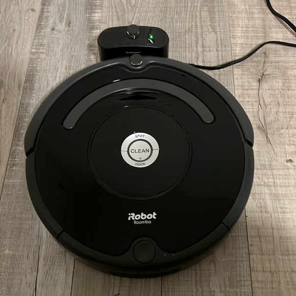 iRobot Roomba Robot Vacuum - Picture 7 of 10